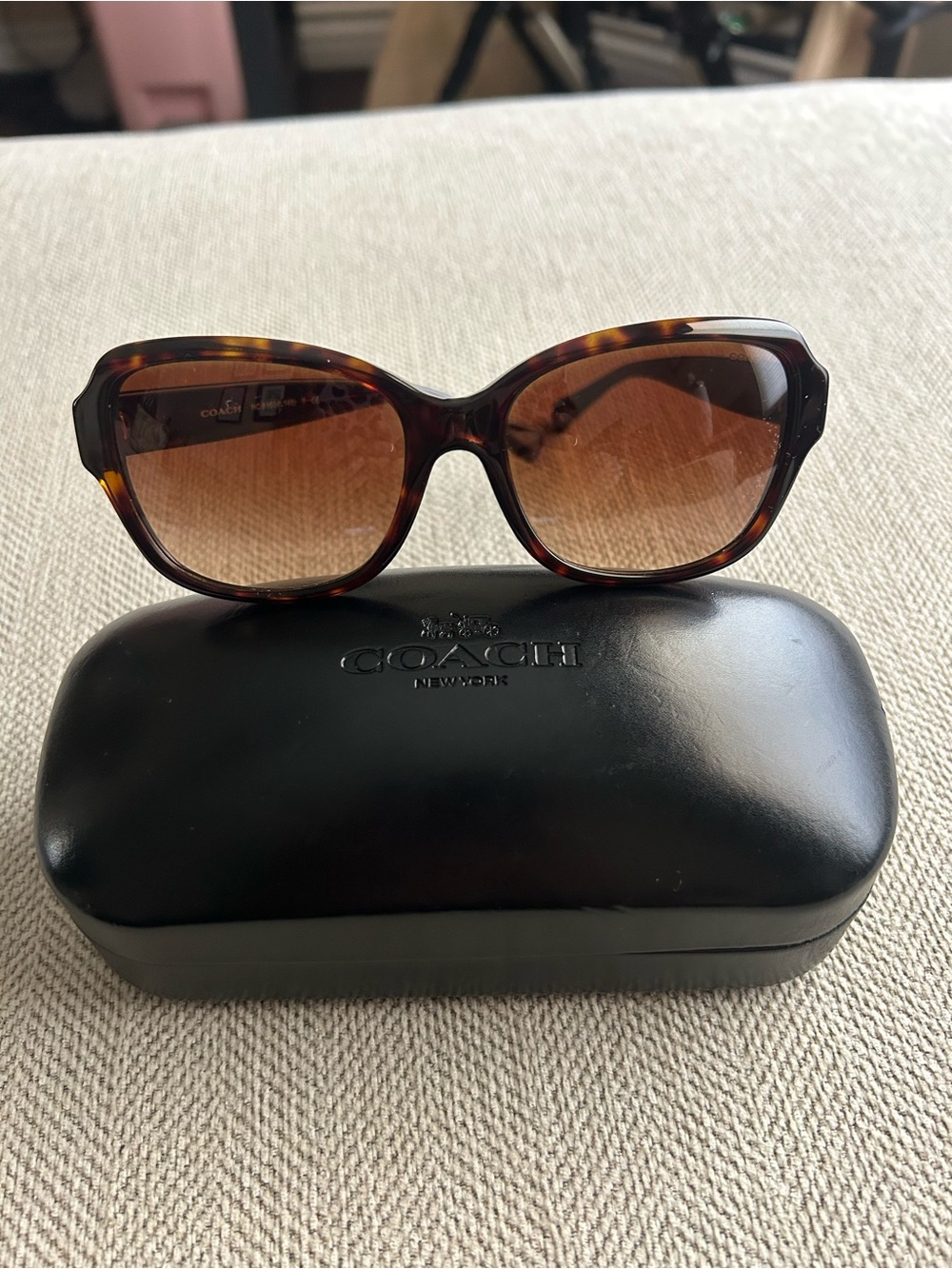 Coach HC8160 Dark Tortoise Brown Gradient Sunglasses + Original Case